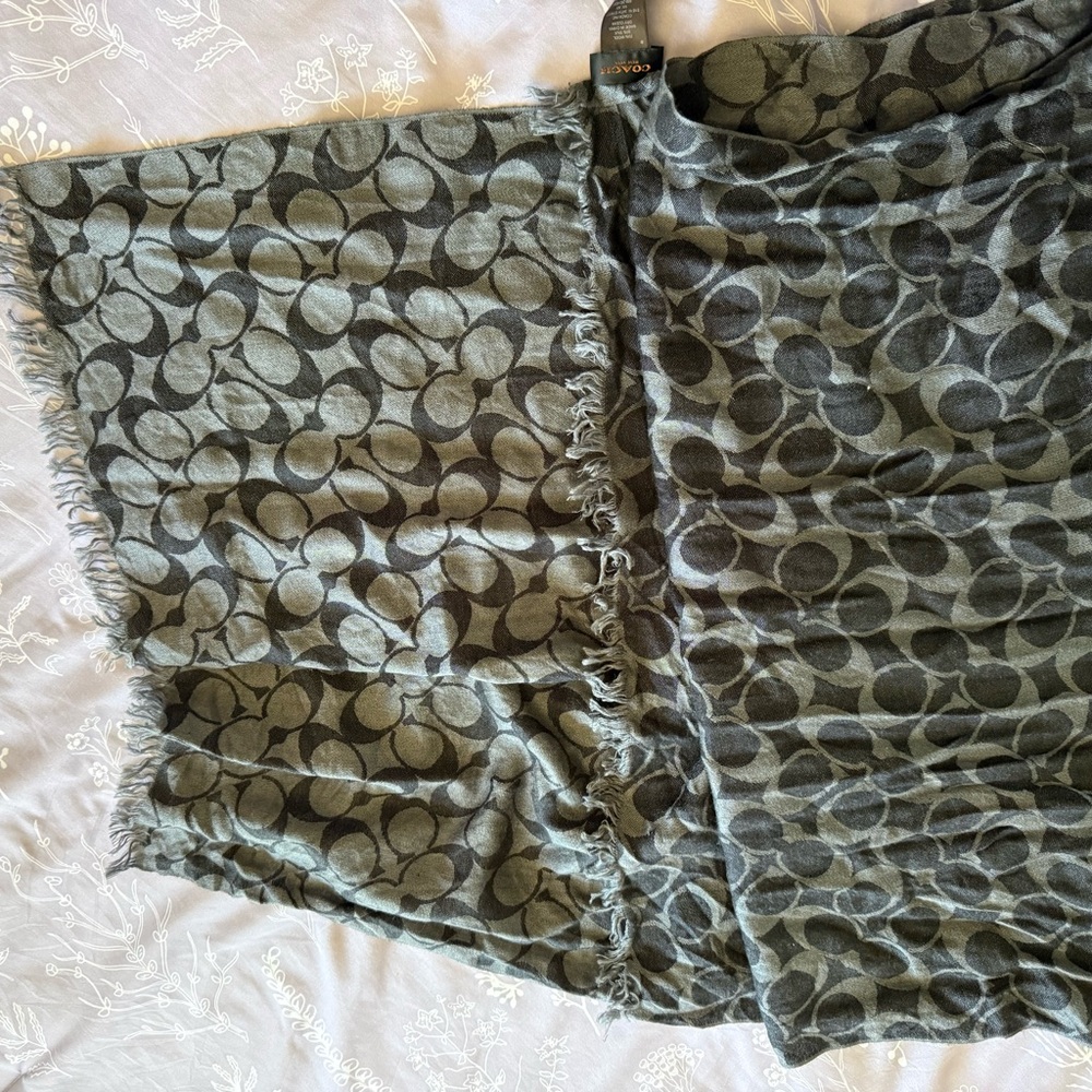 Coach Gray and Black Signature Circle Logo Scarf - Picture 2 of 4